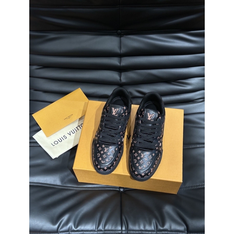 l**is V*t*n sneakers